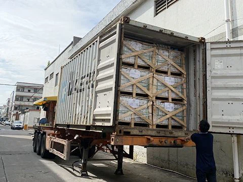 Kev xa khoom ntawm 200,000 US Dollars Ntawm Pobzeb Trim